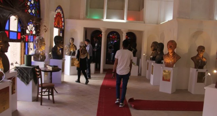 از حضور گردشگران در خانه تاریخی طباطبائی تا بازدید از سردیس سرداران شهید کاشان از حضور گردشگران در خانه تاریخی طباطبائی تا بازدید از سردیس سرداران شهید کاشان